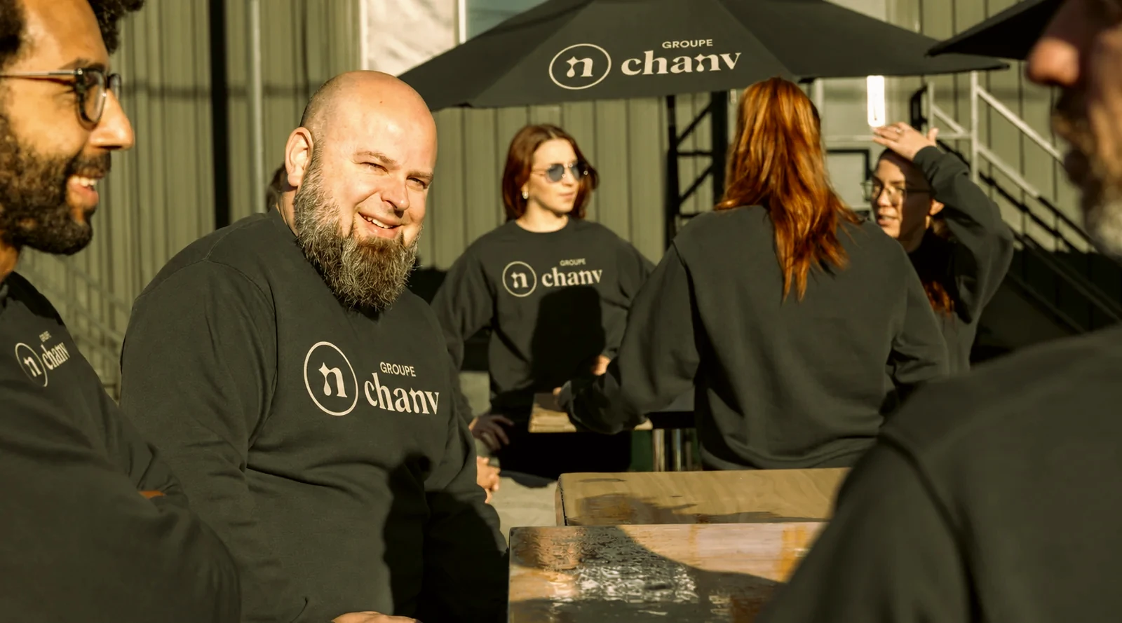 L’équipe du Groupe Chanv sur la terrasse du siège social